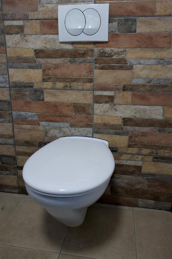 Guesthouse Idila Pod Nanosom Senozece Exterior photo