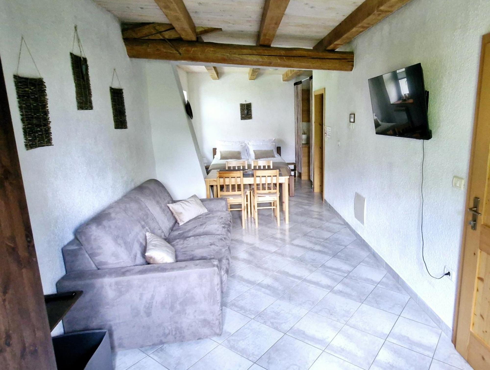 Guesthouse Idila Pod Nanosom Senozece Exterior photo