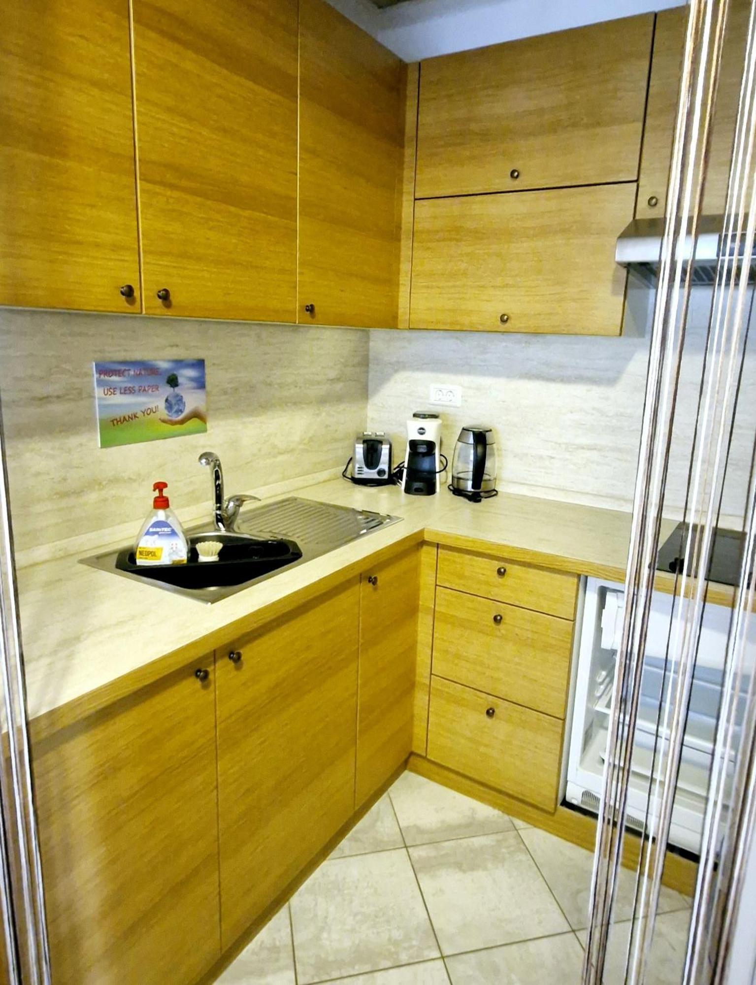 Guesthouse Idila Pod Nanosom Senozece Exterior photo
