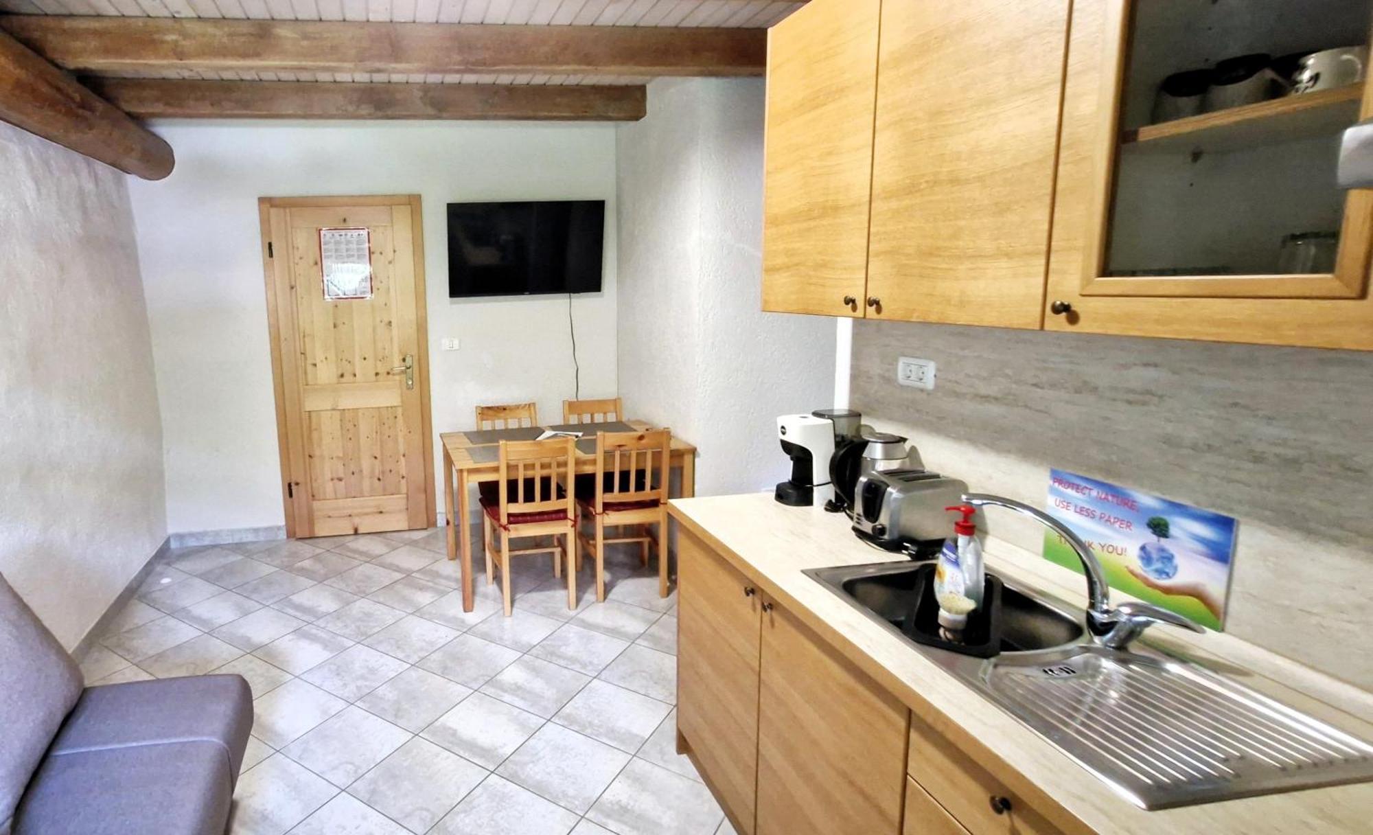 Guesthouse Idila Pod Nanosom Senozece Exterior photo