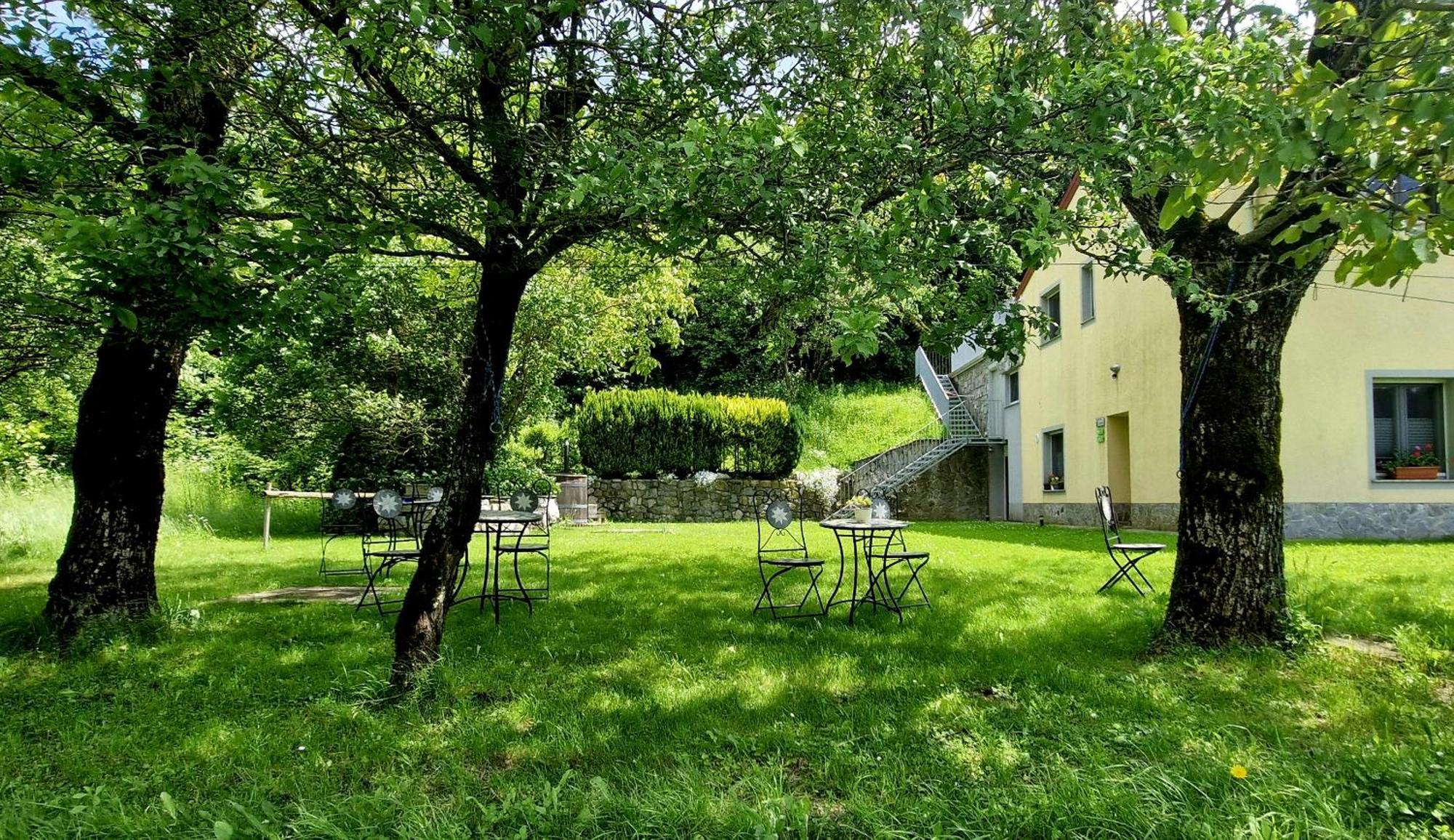 Guesthouse Idila Pod Nanosom Senozece Exterior photo